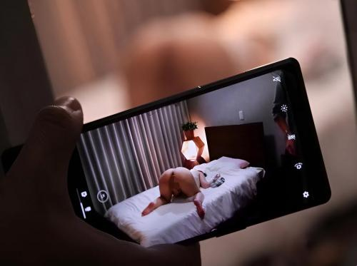 Em vợ đang thủ dâm thì bị phát hiện