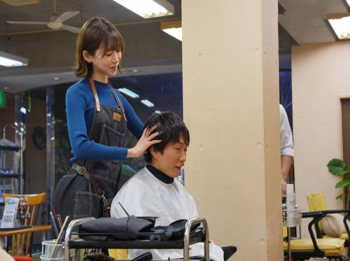 Đi hớt tóc được nhận ưu đãi đặc biệt Sumire Kurokawa