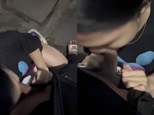Đưa em rau ra đầu ngõ bú cặc